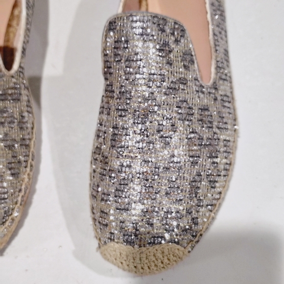 Vince Camuto Women\'s Animal Print Metallic Round ToeLeather Espadrilles Size 8.5